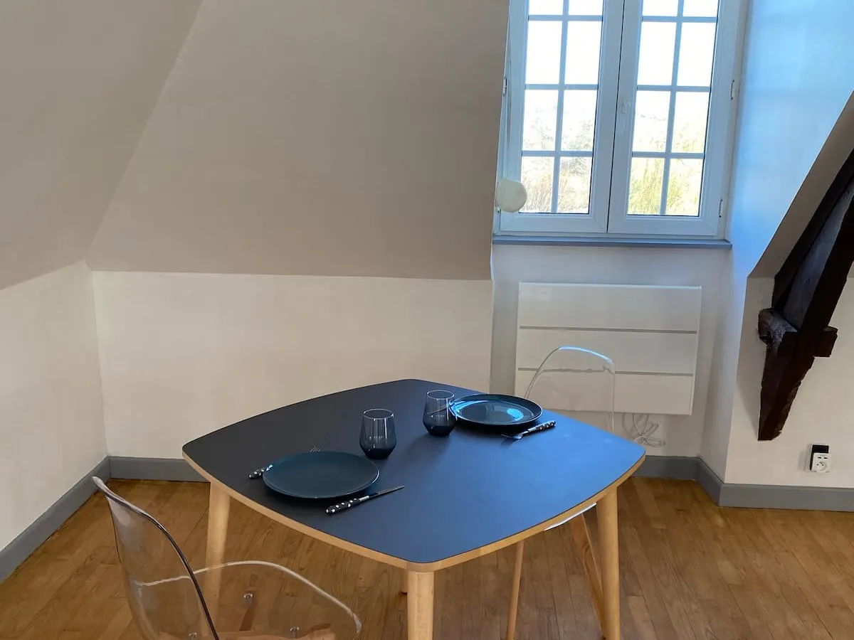 Studio cosy près de Saint-Malo et Dinard — espace repas